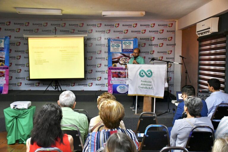 Con ciclo de conferencias abordan el Alzheimer; reflexionan sobre la enfermedad 