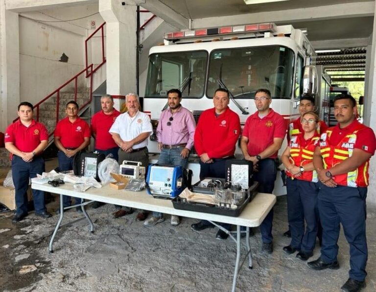 Grupo Dipicsa se solidariza con Bomberos de Ramos Arizpe; donan equipo especializado para ambulancia 