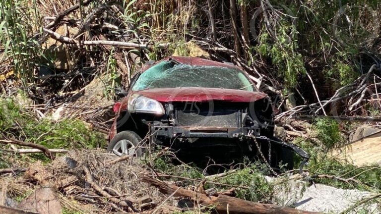 Investiga Fiscalía procedencia de camionetas encontradas en arroyo de Los Chorros