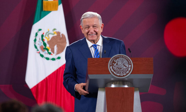 Me voy a jubilar, ya entregué el bastón, dice AMLO