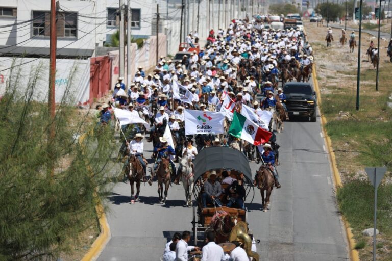 Mil cabalgantes en inicio de Rodeo Saltillo