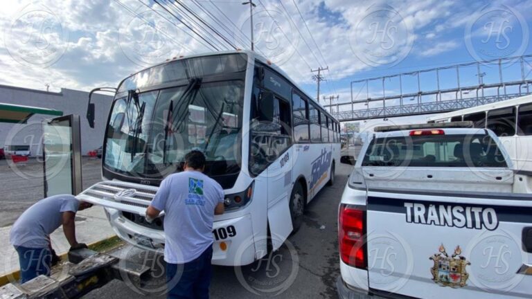 Muere motociclista en Saltillo por rebasar por carriles contrarios