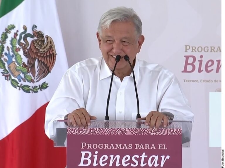 No se nos subió el poder, dice AMLO al iniciar su último año