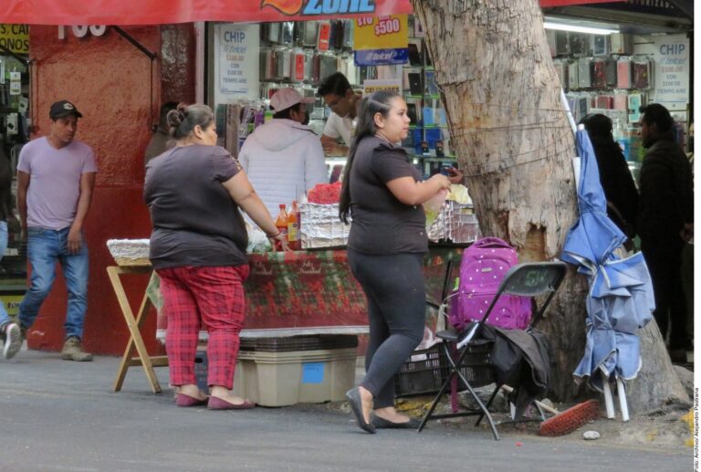 Padecen mujeres más pobreza laboral e informalidad