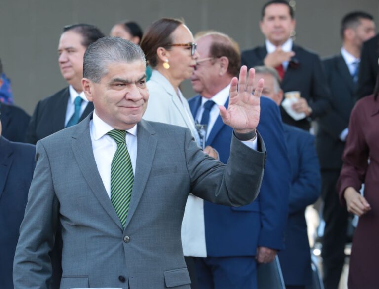 Preside MARS el tradicional desfile por el inicio de la Independencia Nacional