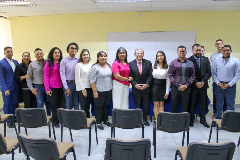 Rector de la UAdeC Toma Protesta a Integrantes del Consejo Directivo de la Escuela de Ciencias de la Comunidad