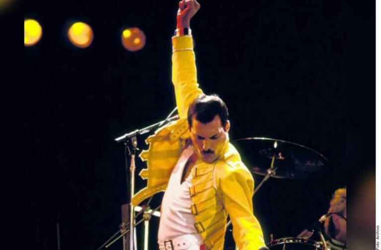 Subastan más de mil artículos personales de Freddie Mercury