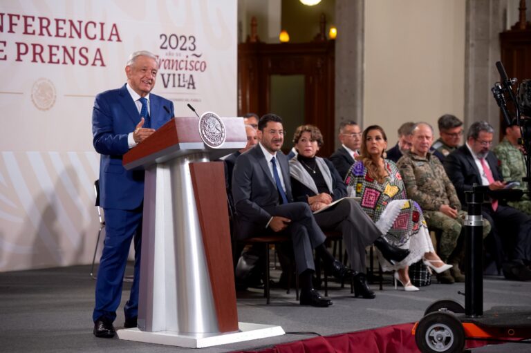 Abre AMLO puerta a importación de vacunas