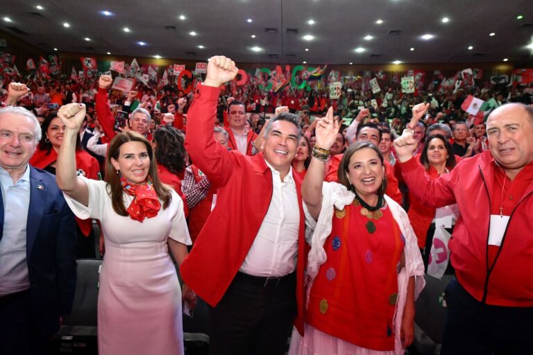 AMLO entregó bastón de mando a Claudia Sheinbaum, pero entregará la banda presidencial a Xóchitl Gálvez: Alejandro Moreno