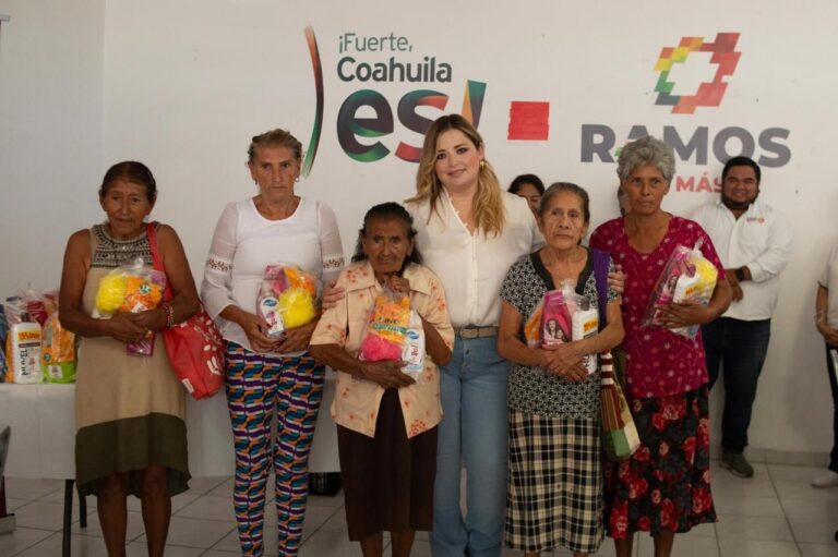 Ana Lucía Cavazos y Voluntariado Lear llevan alimentos al Centro Comunitario del poniente