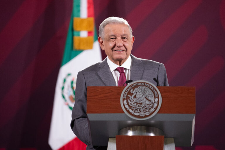 Arremete López Obrador contra ex Fiscal del caso Ayotzinapa