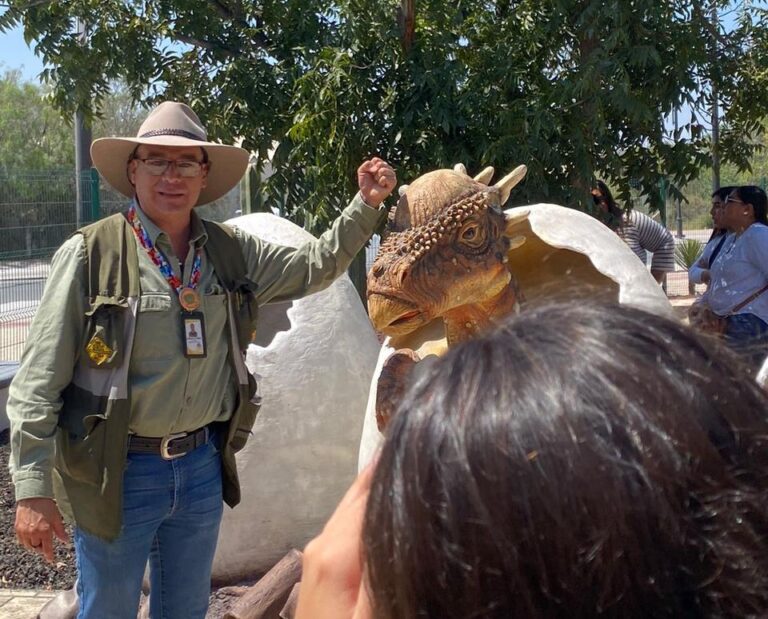 Capacitan a próximos guías del parque “Dinolandia”