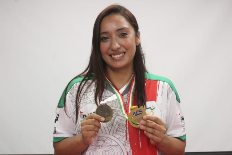 Coahuilense Paula Carolina López Rangel retorna campeona del Mundial de Voleibol, celebrado en Italia