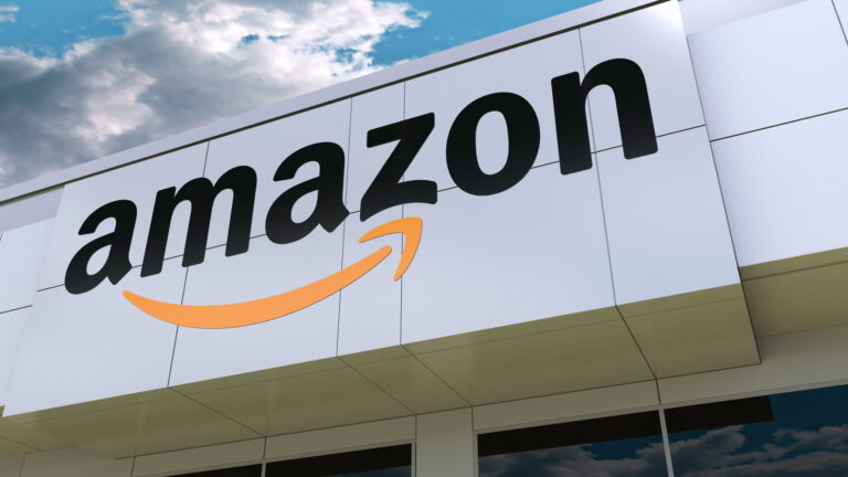 Comisión Federal de Comercio de EU presenta demanda contra Amazon