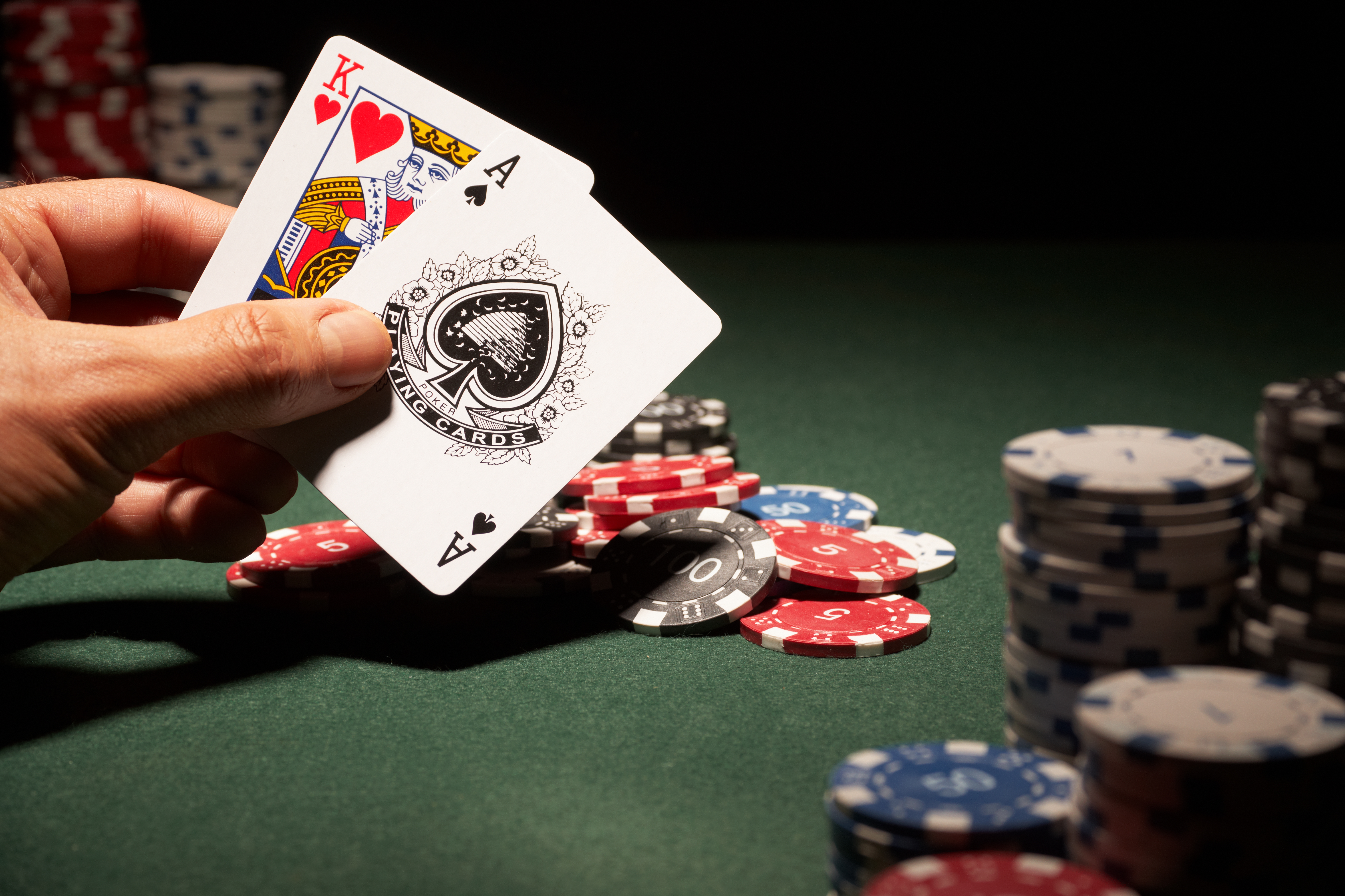 El doble filo del blackjack online: Analizando sus ventajas y desventajas