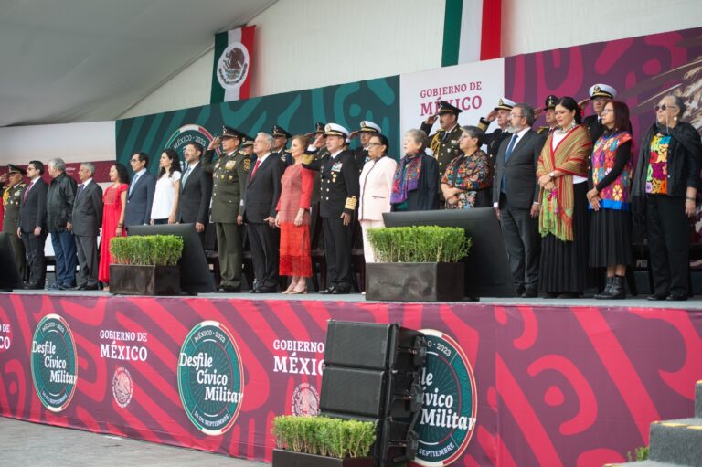 Defiende López Obrador participación de ejército ruso en desfile