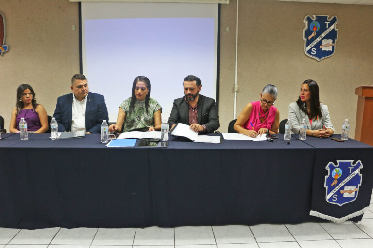 En Campus Poniente de la UA de C Facultades e Institutos firman la declaratoria a las conductas de violencia de género