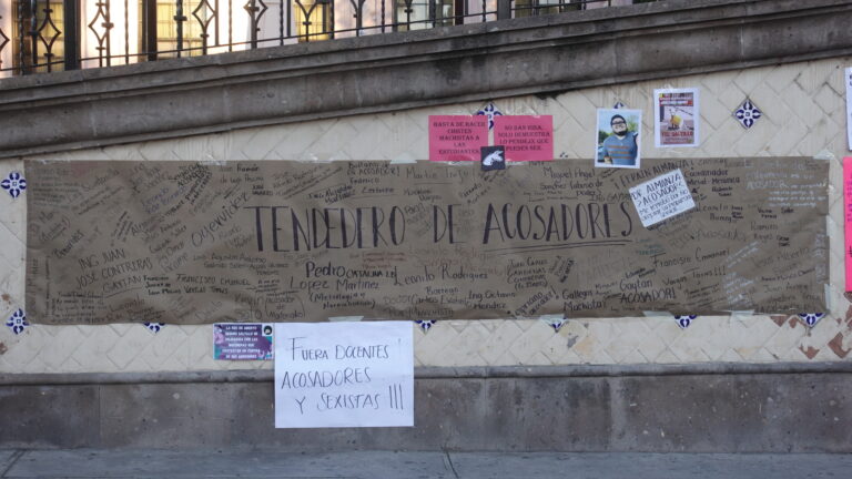 En “tendedero”, denuncian alumnas del Instituto Tecnológico de Saltillo casos de acoso por parte de maestros 