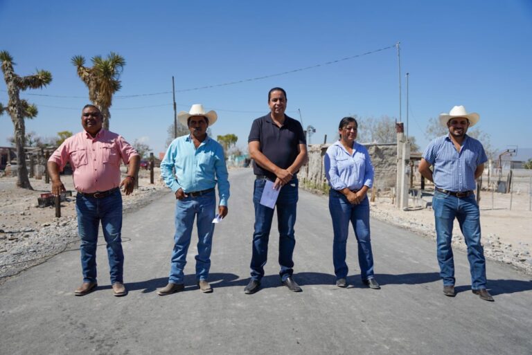 Entrega Chema Morales pavimentación y potabilizadora en ejido Tortuga