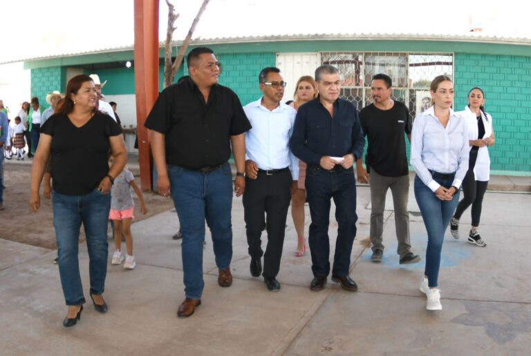 Entrega MARS obras de infraestructura educativa y vial en Viesca