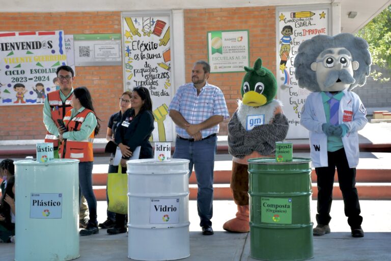 Equipan a escuelas primarias de Ramos Arizpe con contenedores para reciclar la basura