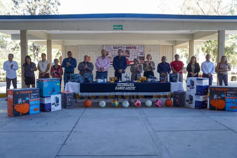 Equipan Secundaria Técnica Ramos Arizpe con “Mejora tu Escuela”