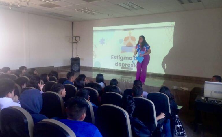 Hablan sobre prevención del suicidio con alumnos del Ateneo Fuente