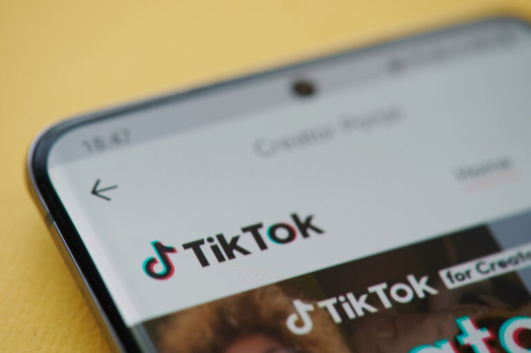 La Unión Europea impone millonaria multa a TikTok por no proteger datos personales de los menores