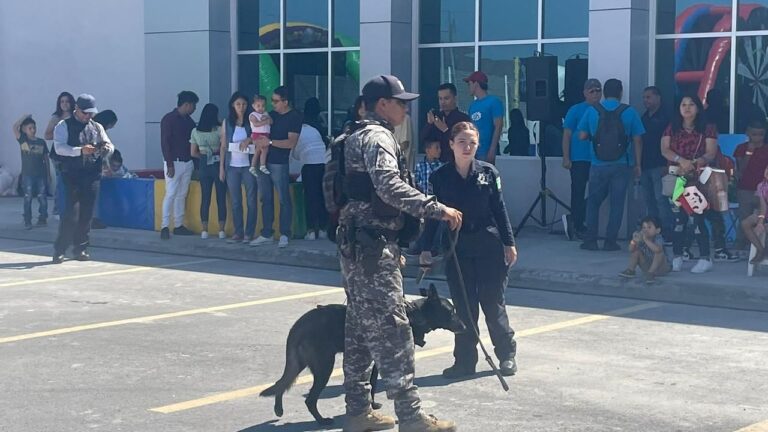 Llevan demostración de Unidad Canina al sector industrial de Ramos Arizpe