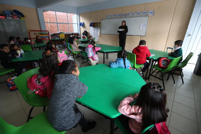 México invierte menos en educación que otros países de la OCDE