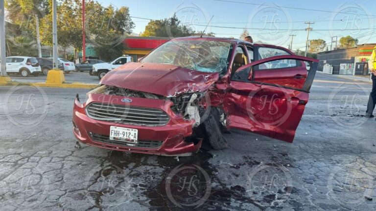 Mujer queda grave tras accidente automovilístico en Saltillo