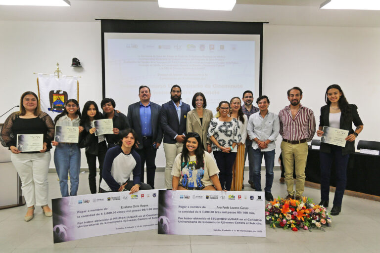 Premian a universitarios de la UA de C que ganaron el Concurso de Cineminuto #JóvenesContraelSuicidio