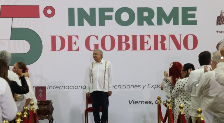 Presume AMLO: sacamos de la pobreza a 5 millones