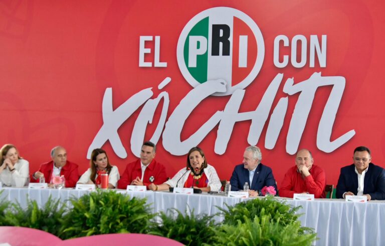 Reciben a Xóchitl gobernadores priistas de todo el país