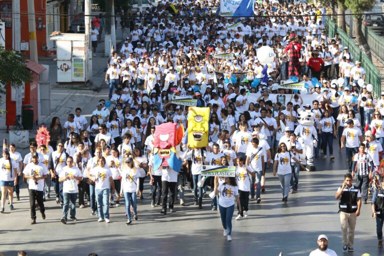 Recuerde que este sábado se cerrarán calles por el Desfile Cívico Patrio Universitario de la UA de C