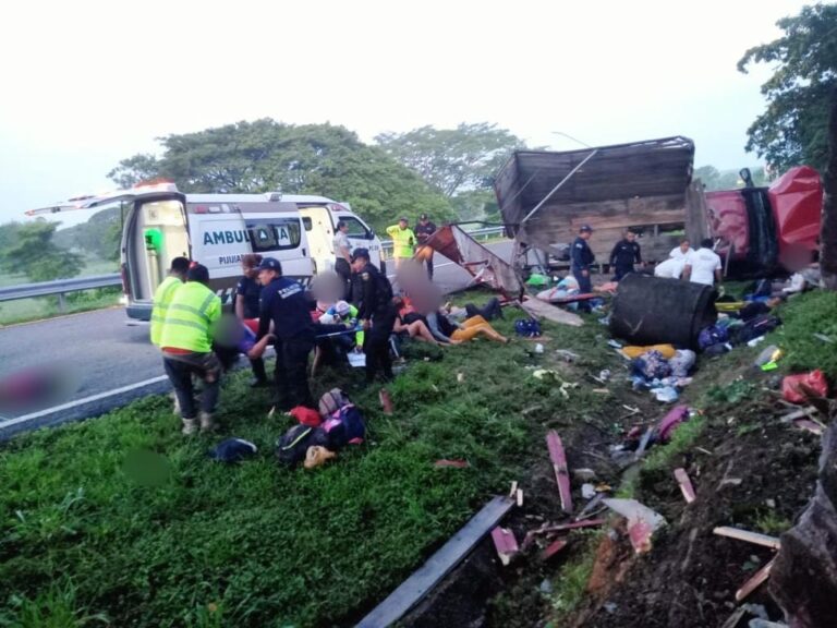 Deja 10 migrantes muertos volcadura en Chiapas