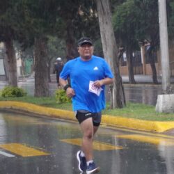 Entre lluvia y amistad, disfrutan saltillenses de la Carrera Chuy Flores 202322