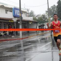 Entre lluvia y amistad, disfrutan saltillenses de la Carrera Chuy Flores 202337