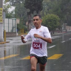 Entre lluvia y amistad, disfrutan saltillenses de la Carrera Chuy Flores 202346