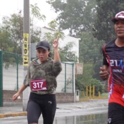 Entre lluvia y amistad, disfrutan saltillenses de la Carrera Chuy Flores 202350