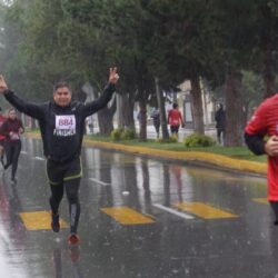 Entre lluvia y amistad, disfrutan saltillenses de la Carrera Chuy Flores 20236