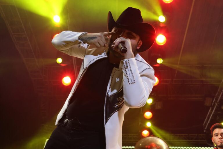 Gerardo Ortiz se presentó exitosamente en Saltillo después de 10 años