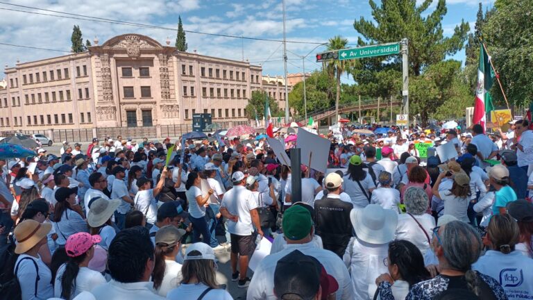 Marchan en Saltillo y en México trabajadores del Poder Judicial de la Federación