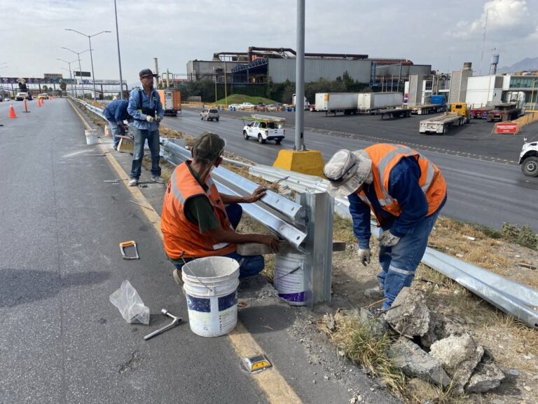 Mejoran seguridad vial; instalan vallas de contención en bulevar Miguel Ramos Arizpe 