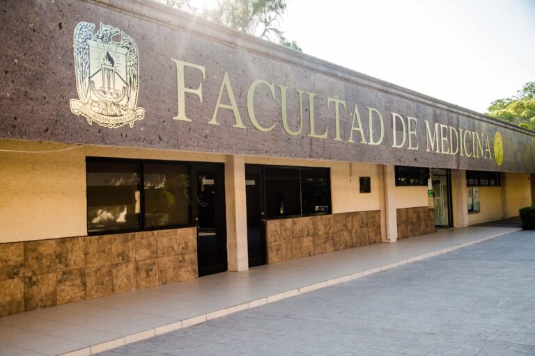 Reeligen estudiantes a Jesús Ángel Padilla como director de la Facultad de Medicina de la UAdeC