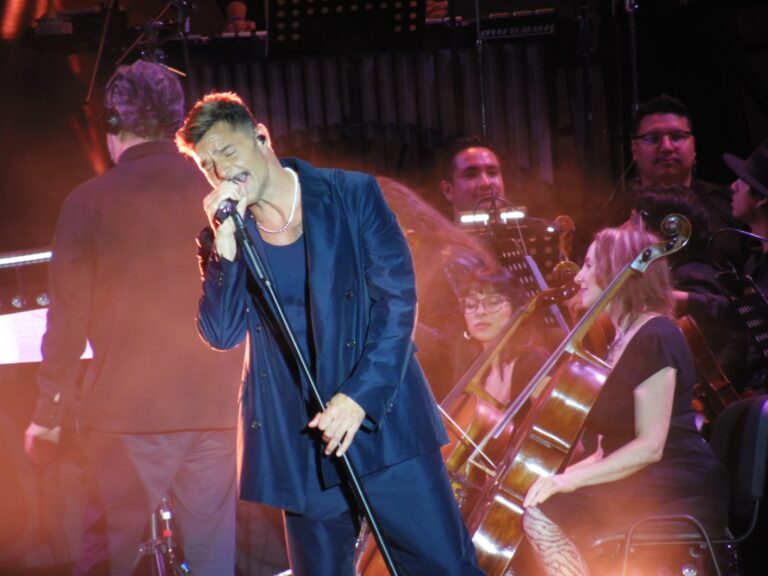 Ricky Martin presentó con éxito su concierto sinfónico en Monterrey