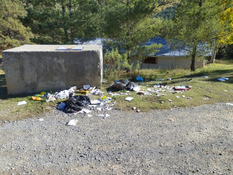 Senderistas de Monterrey convierten en basurero la Sierra de la Marta de Arteaga