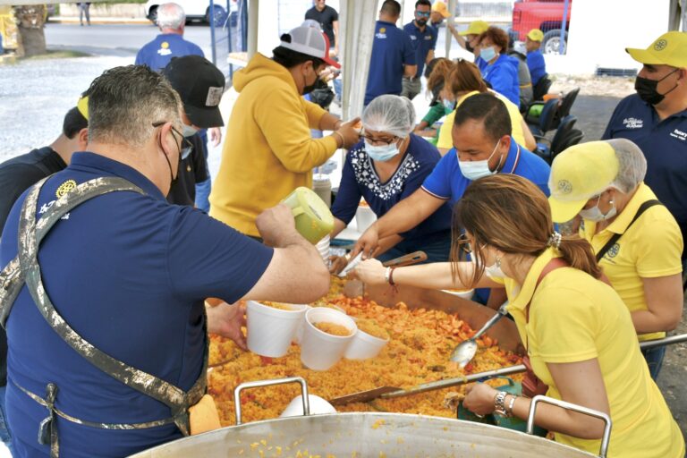 Venta de paella rotaria en Ramos Arizpe resultó un éxito; apoyarán al CAM y albergue campesino 