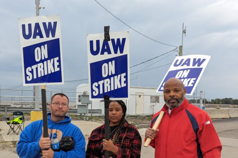 Amplía UAW huelga a planta de Stellantis en Michigan