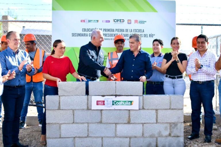 Colocan MARS y Román Cepeda primera piedra de la Escuela Secundaria General Presidente Lázaro Cárdenas del Río, en Torreón